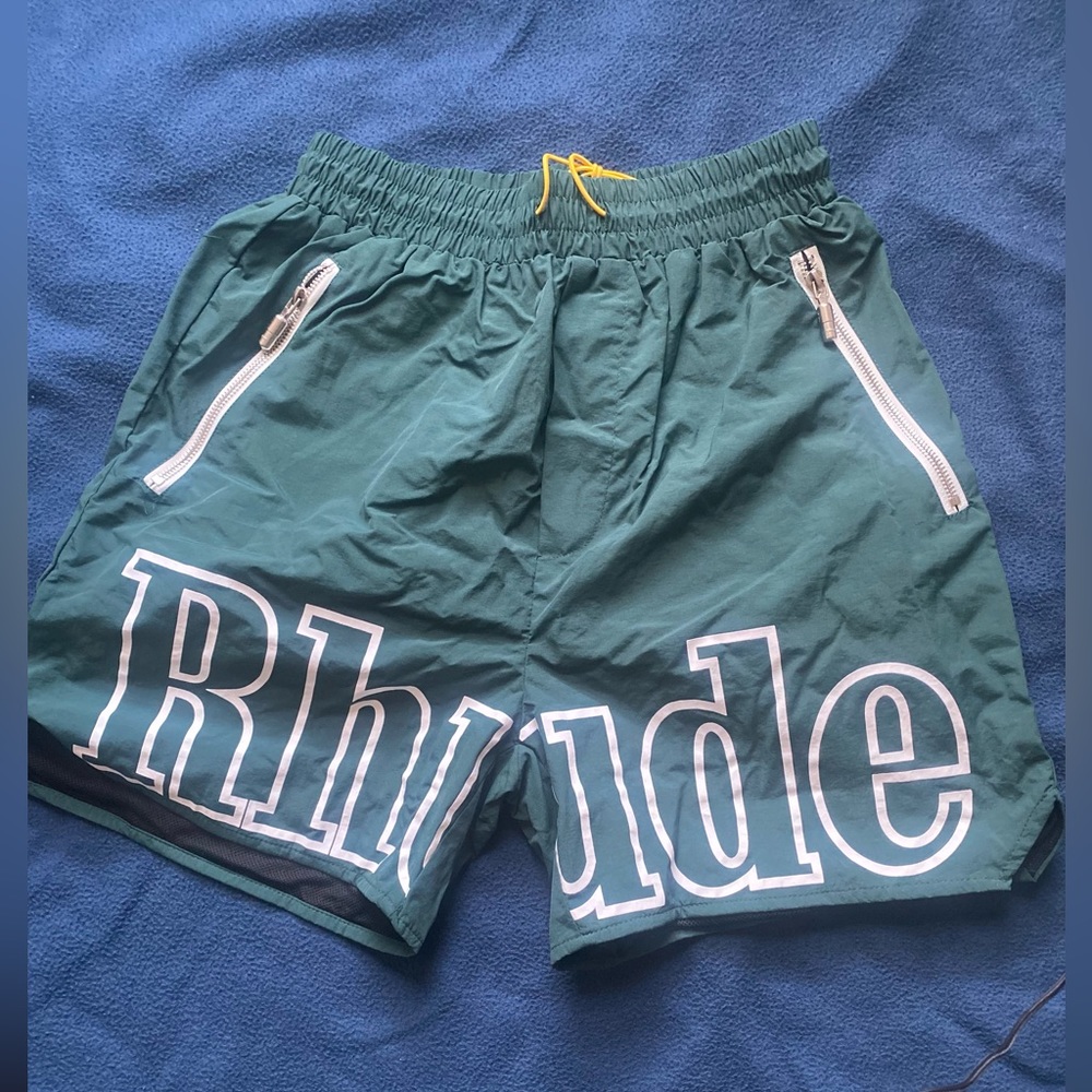 Size M Rhude shorts
